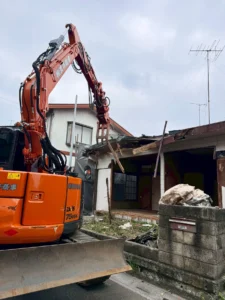 木造住宅の解体工事の様子