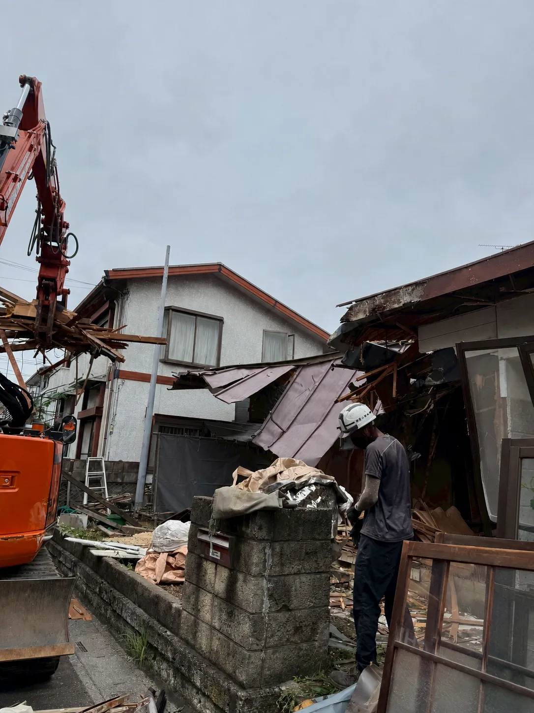 木造住宅の解体工事現場